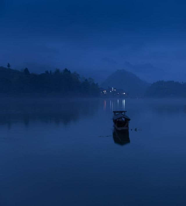 黄庭坚最著名的两句古诗：“桃李春风一杯酒，江湖夜雨十年灯”