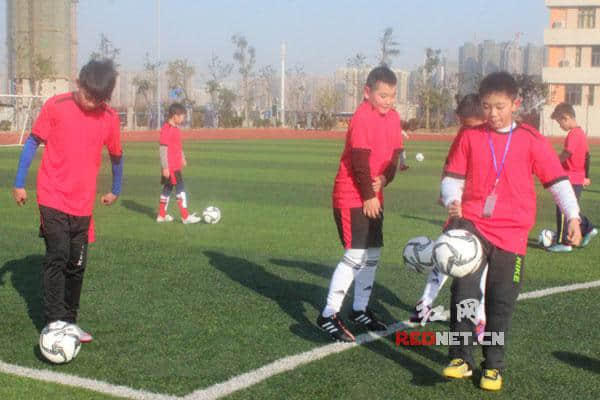 湖南首次校园足球冬训营开营 豪华阵容传授足球之道