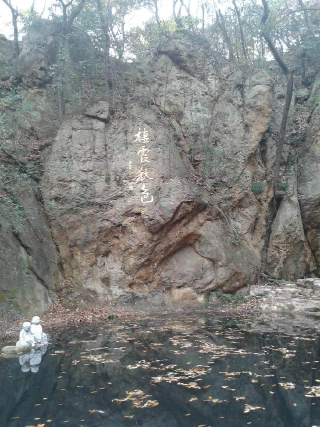 南京栖霞寺，一部厚而沉重的古书