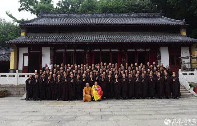 南京栖霞寺短期出家圆满 看他们都学到了什么？