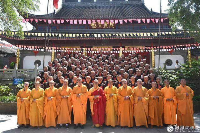 南京栖霞寺短期出家圆满 看他们都学到了什么？