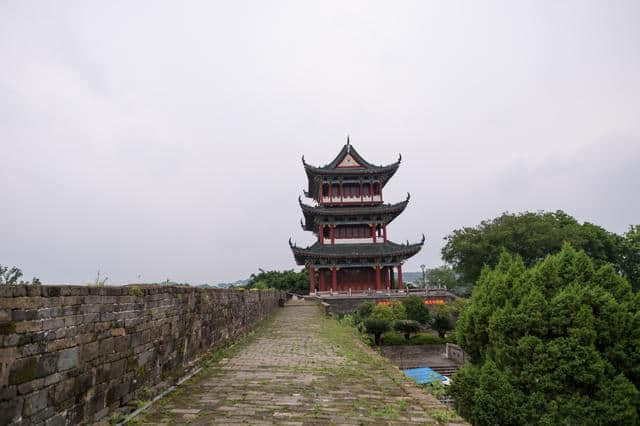 郁孤台，辛弃疾《菩萨蛮·书江西造口壁》出处，距今至少1200年