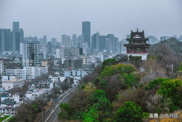 谈武汉黄鹤楼，网友纷纷吐槽：是嫌弃门票贵还是不懂历史