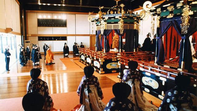 日本天皇5月1日已经登基，为啥10月22日还要举行即位礼呢