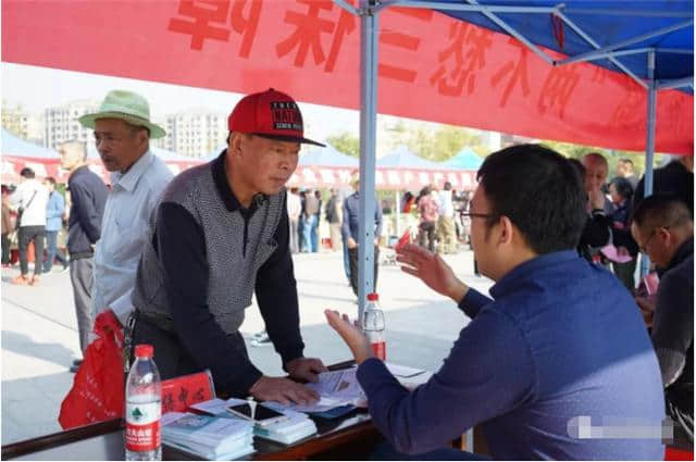 10月17日，价值两百多万元的物资送到浦城县贫困户手中