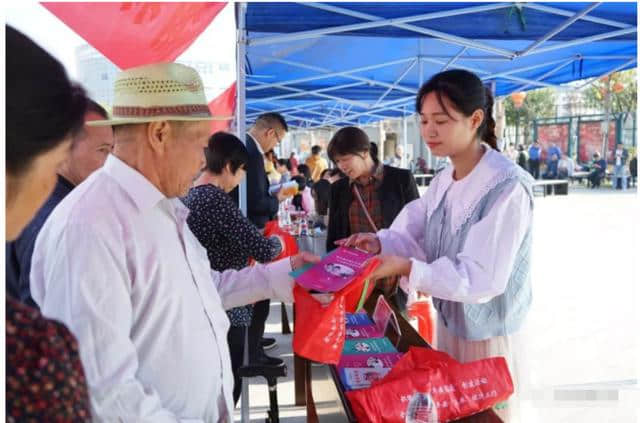 10月17日，价值两百多万元的物资送到浦城县贫困户手中