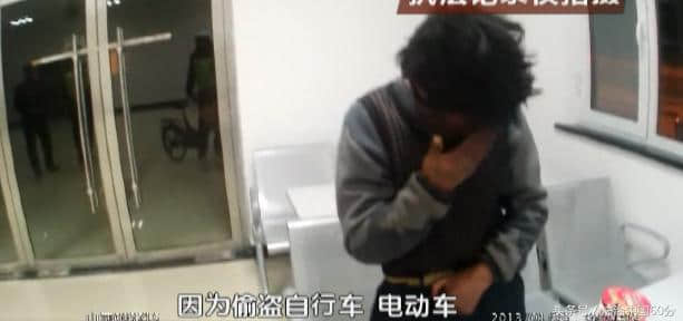 男子蓬头垢面骑车上高速 男子被拦下后竟写下了这样的一页文字