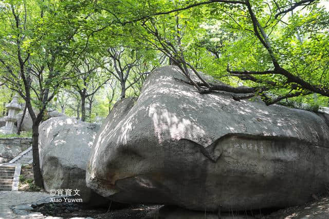 崂山现存唯一佛寺华严寺，三面环山东邻大海，是身心宁静的好地方