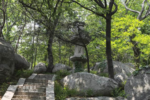 崂山现存唯一佛寺华严寺，三面环山东邻大海，是身心宁静的好地方