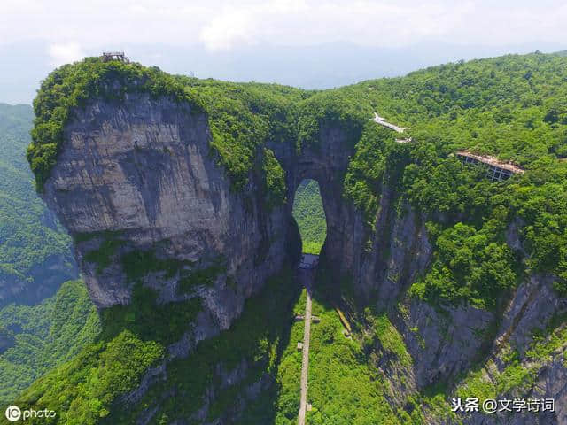 一天一首古诗词 | 唐诗，李白《望天门山》