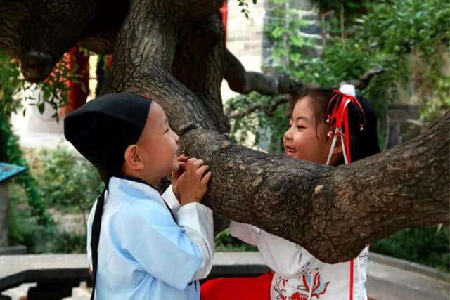 超可爱！看蓬莱阁上的青梅竹马两小无猜~