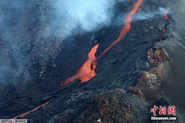 富尔奈斯火山熔岩喷薄而出