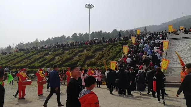 震撼！泌阳三月三 盘古山，祭祖大典盛况出炉！人山人海…