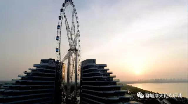 登高望明月，乘船览胜景