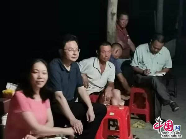 湖南洞口：脱贫情牵千万家，夜宿农家话桑麻