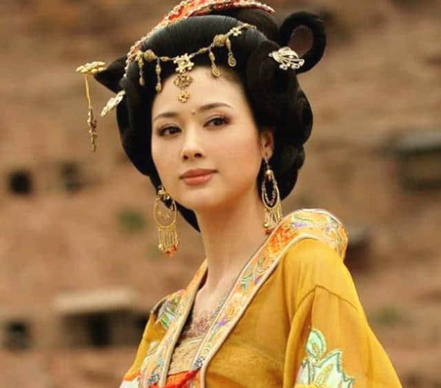 花蕊夫人选择迎奉，小周后选择抗争，为何两人的命运都一样惨