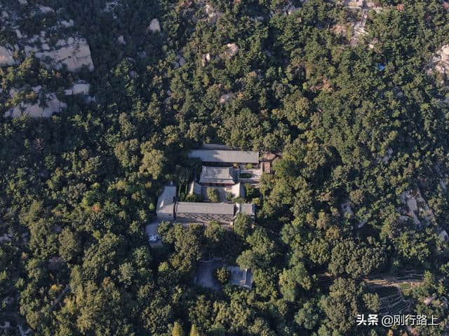 崂山不仅只是道教名山，我们来看看唯一现存的佛教寺院华严寺