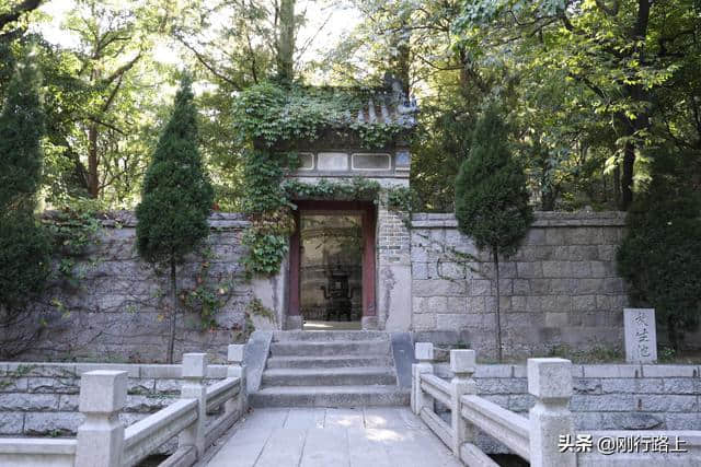 崂山不仅只是道教名山，我们来看看唯一现存的佛教寺院华严寺