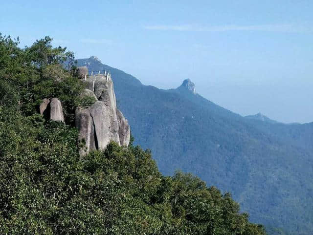 广东的这座山，既是福建千岛湖的最佳观景点，还能看到假长城