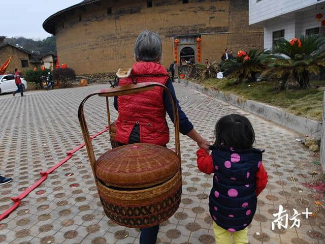 客家春节民俗：花萼楼祈福