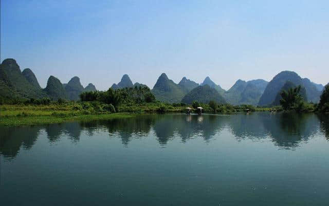 “蝉噪林逾静，鸟鸣山更幽”不是王维所作，但是对他写诗影响很大