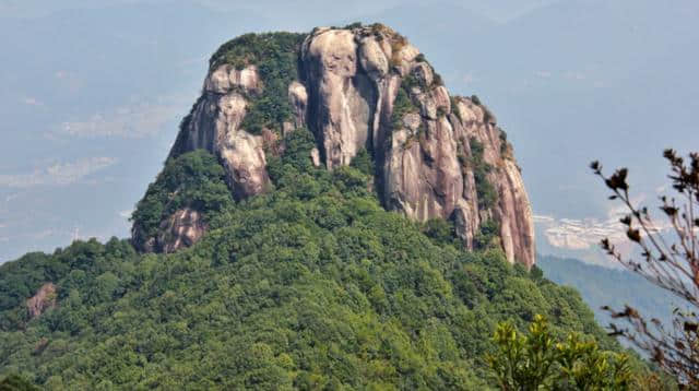 福建省龙岩市有一座山，山上有个千年古寺，据说明末皇太子都去过