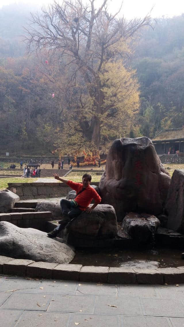 休闲登顶王屋山，寻觅深秋满山红