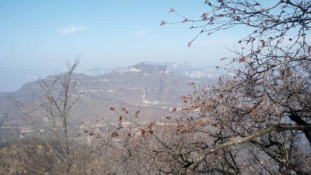 休闲登顶王屋山，寻觅深秋满山红