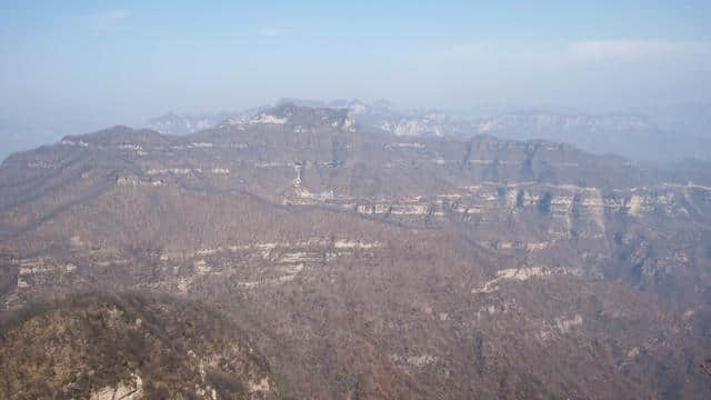 休闲登顶王屋山，寻觅深秋满山红