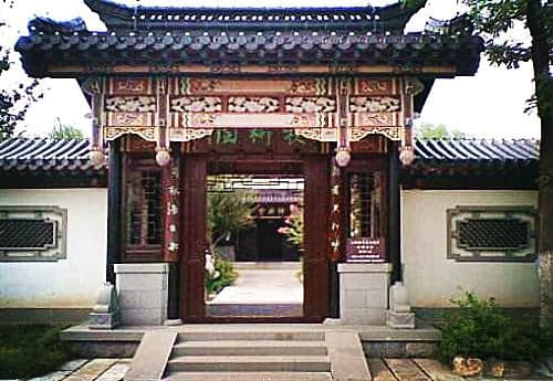 纪念王士禛建大明湖秋柳园 门口却为何写王士祯