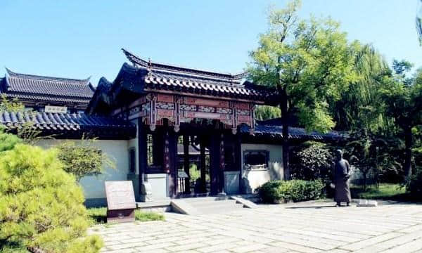 纪念王士禛建大明湖秋柳园 门口却为何写王士祯