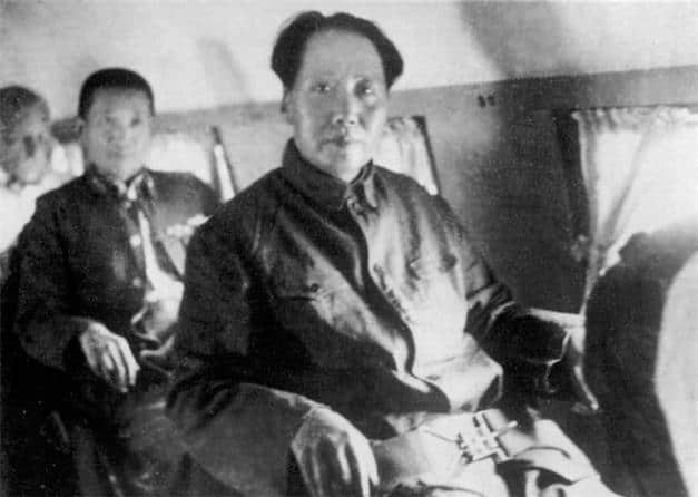 重庆谈判时，一件小事让蒋介石对毛主席佩服万分：非一般人所及！