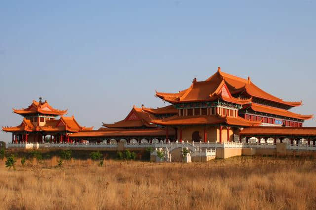 神奇土地非洲上最大的寺庙，南华寺，原来非洲人也烧香拜佛