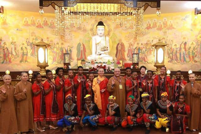 神奇土地非洲上最大的寺庙，南华寺，原来非洲人也烧香拜佛