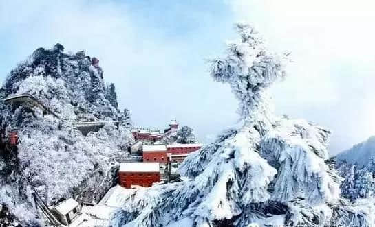 『诗词赏析』：山窗寒夜时，听雪洒竹林《名山胜景美雪图请珍藏》