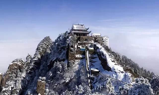 『诗词赏析』：山窗寒夜时，听雪洒竹林《名山胜景美雪图请珍藏》