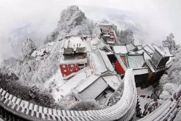 『诗词赏析』：山窗寒夜时，听雪洒竹林《名山胜景美雪图请珍藏》