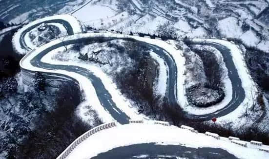 『诗词赏析』：山窗寒夜时，听雪洒竹林《名山胜景美雪图请珍藏》