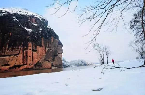 『诗词赏析』：山窗寒夜时，听雪洒竹林《名山胜景美雪图请珍藏》