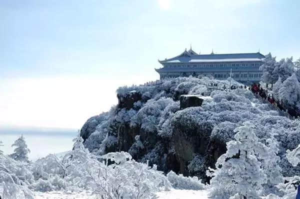 『诗词赏析』：山窗寒夜时，听雪洒竹林《名山胜景美雪图请珍藏》