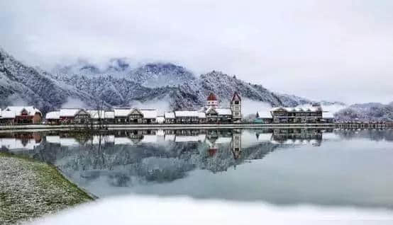 『诗词赏析』：山窗寒夜时，听雪洒竹林《名山胜景美雪图请珍藏》