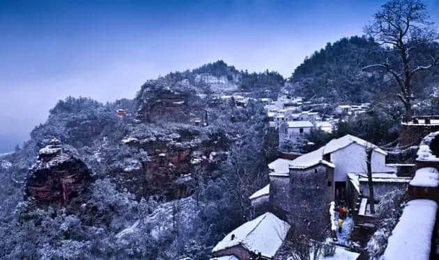 『诗词赏析』：山窗寒夜时，听雪洒竹林《名山胜景美雪图请珍藏》