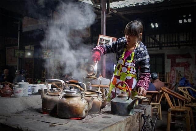 上联：壶中万壑松风响；敬邀下联