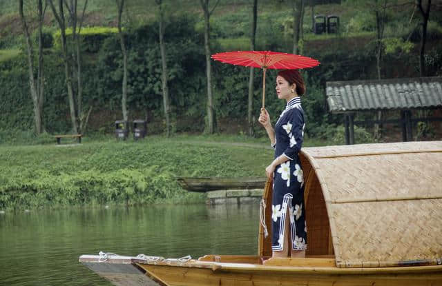 南朝四百八十寺，多少楼台烟雨中