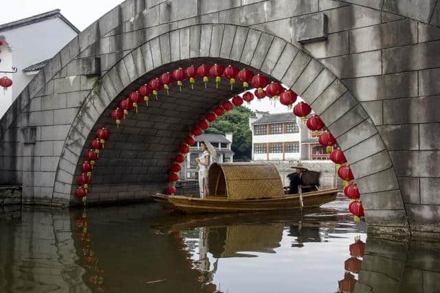 南朝四百八十寺，多少楼台烟雨中