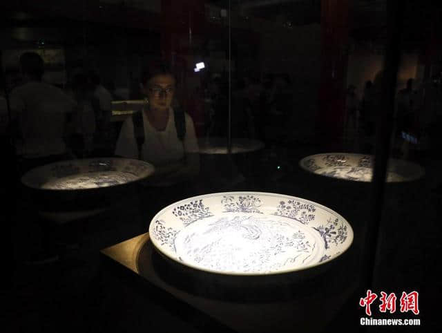 故宫博物院“万紫千红——中国古代花木题材文物特展”在午门展出