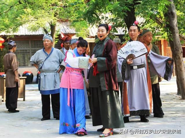 2019开封菊展：万岁山纵情徜徉金菊美景，武侠城穿越体验江湖豪情