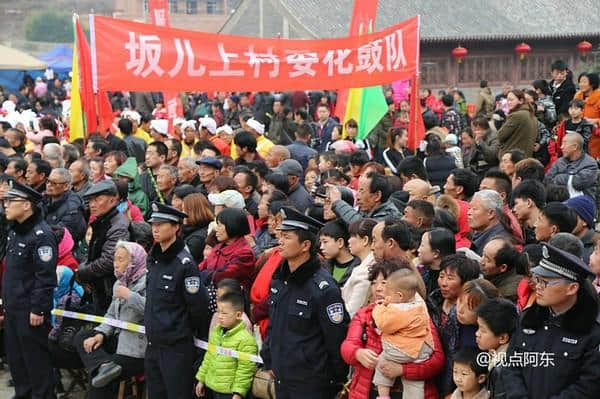 数公里车流人海挤满河道成奇观 厉害了！云丘山中和节