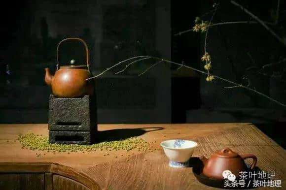 今日立冬，宜饮茶养心：红泥小火炉，日煮茶一壶