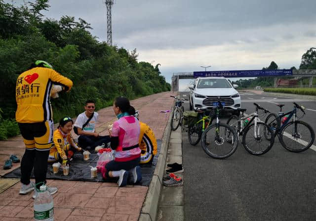 万里素骑之鹤鸣山丨比亚迪唐护航，500KM身心自由